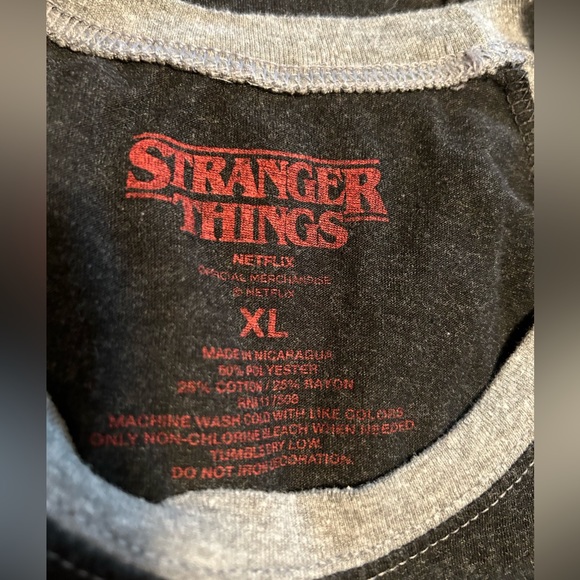 Stranger Things tshirt official merchandise of Netflix unisex - Picture 8 of 8
